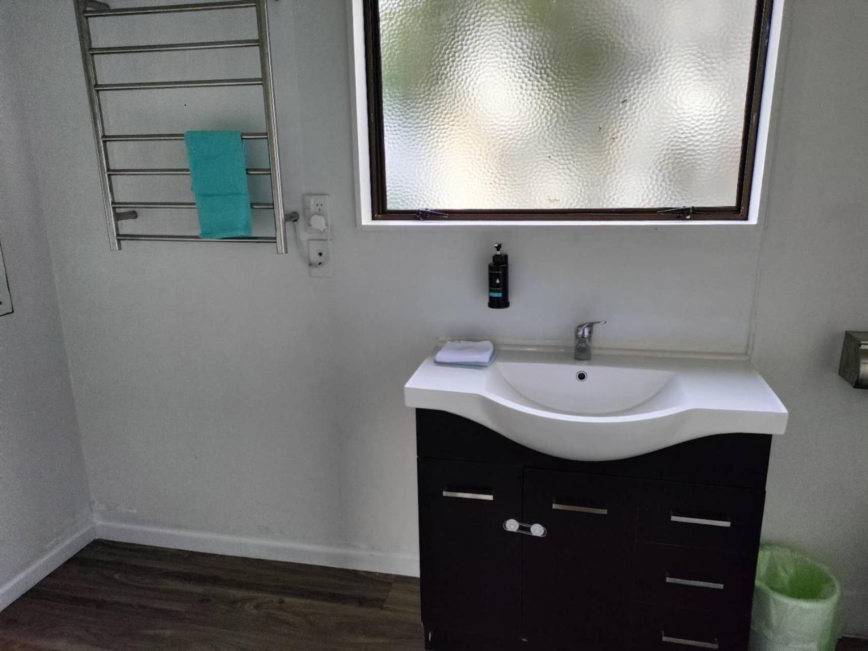 Guest house 2 Double Beds Including 1 Double Sofa Bed Garden 7a Rangiatea Rd 1 Bedroom House Auckland