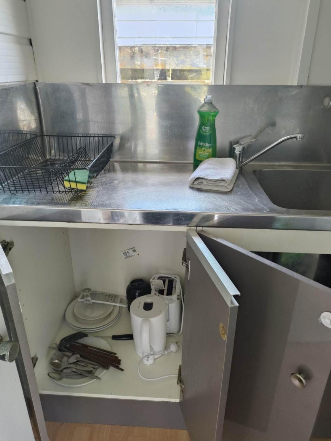 Guest house 2 Double Beds Including 1 Double Sofa Bed Garden 7a Rangiatea Rd 1 Bedroom House Auckland